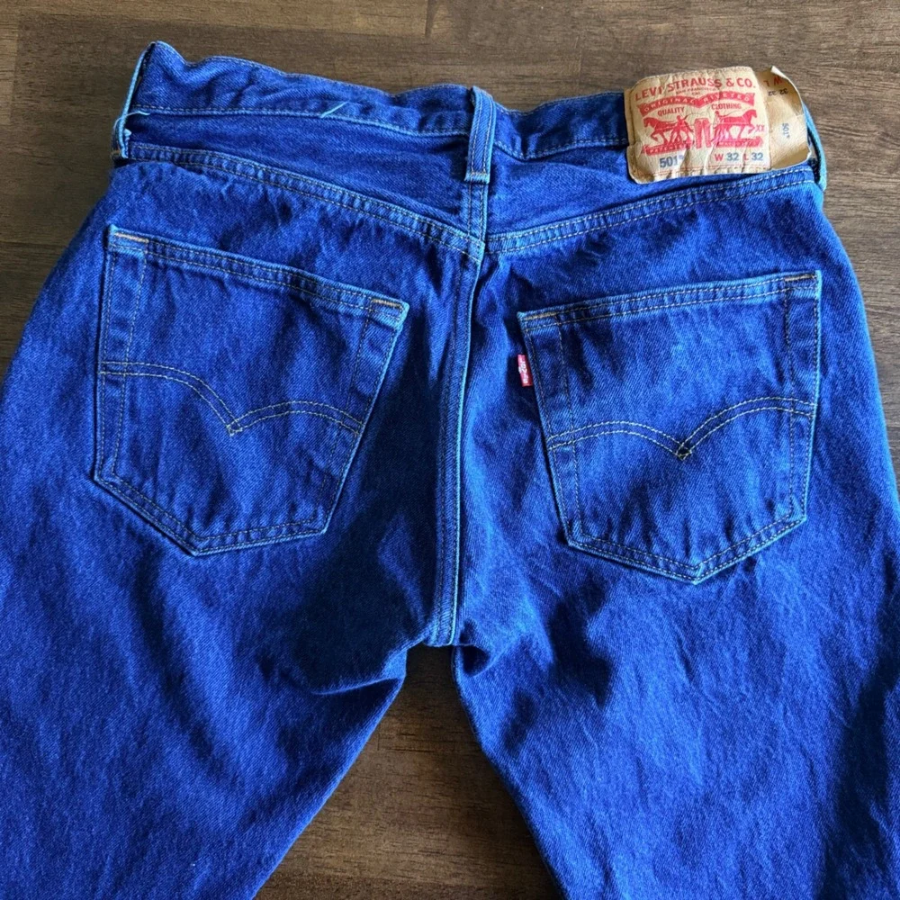 Levis 501 Original Fit Jeans Mens 32x32 Blue Straight Leg Button Fly Denim
